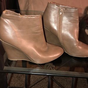 wedged booties! 👢